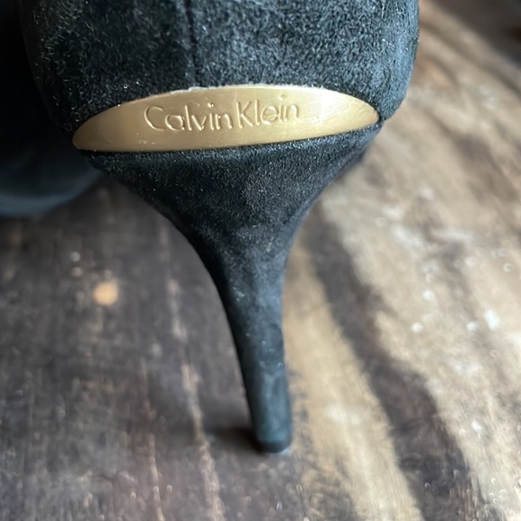 NWOT Calvin Klein size 9 Suede Bootie with side buckle - Picture 13 of 16